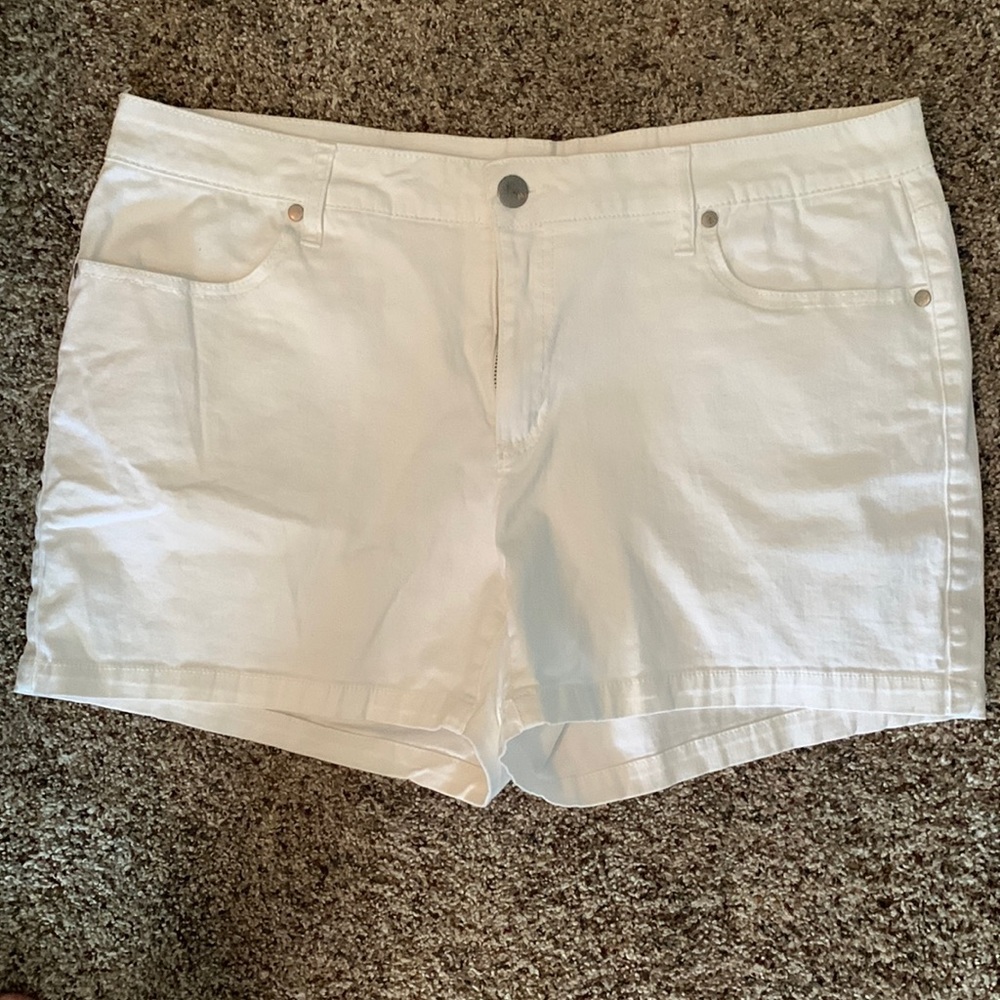 Faded glory size 18 white cotton shorts.